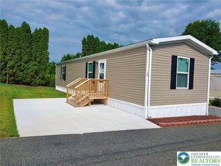 11 Woodland Lane, Longswamp Twp, PA 19539