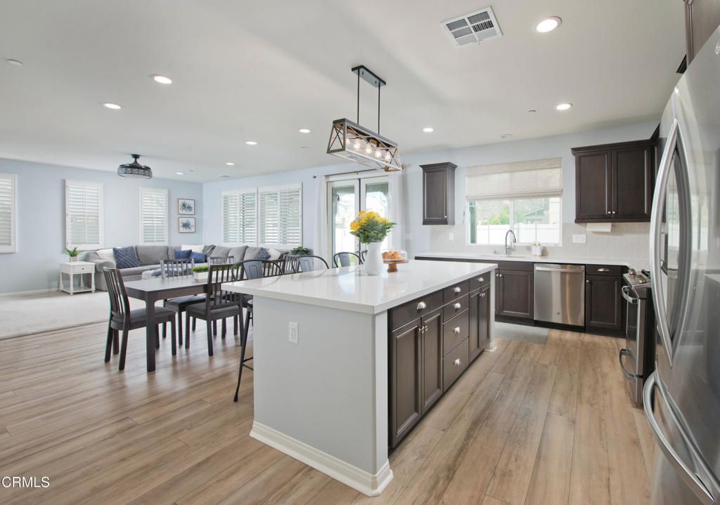385 Azalea Street, Fillmore, CA 93015 — photo 2