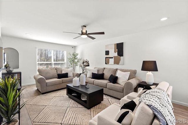 2 Berwick at River Bluffs Manors, Florissant, MO 63031