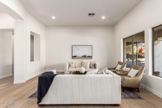 940 W MACAW Drive, Chandler, AZ 85286