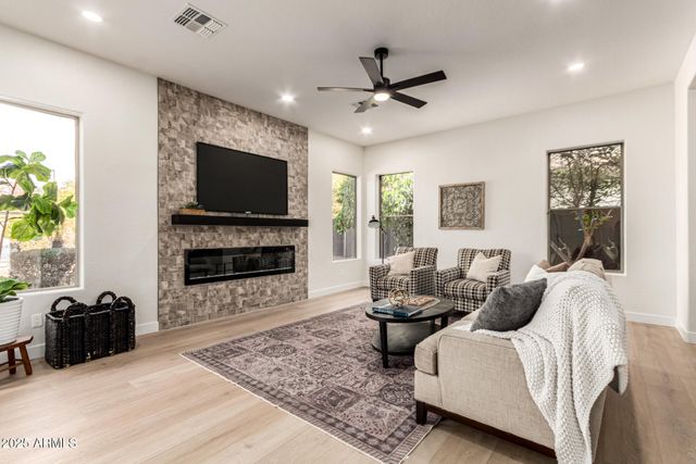 940 W MACAW Drive, Chandler, AZ 85286