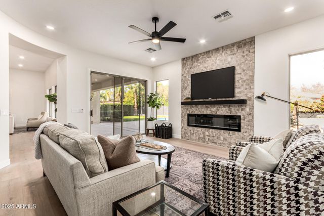 940 W MACAW Drive, Chandler, AZ 85286