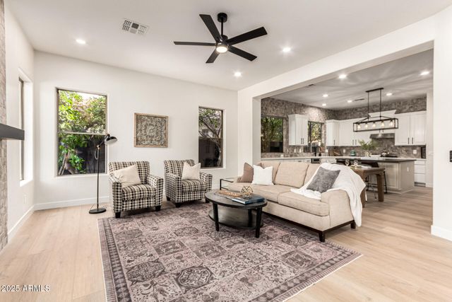 940 W MACAW Drive, Chandler, AZ 85286