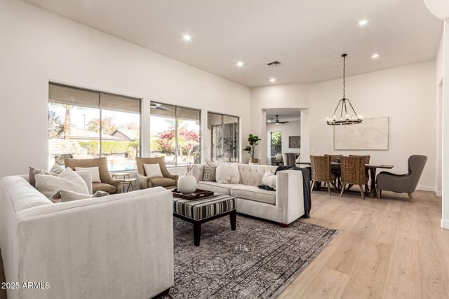 940 W MACAW Drive, Chandler, AZ 85286