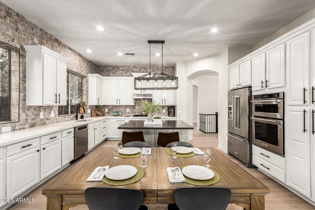 940 W MACAW Drive, Chandler, AZ 85286