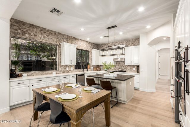 940 W MACAW Drive, Chandler, AZ 85286