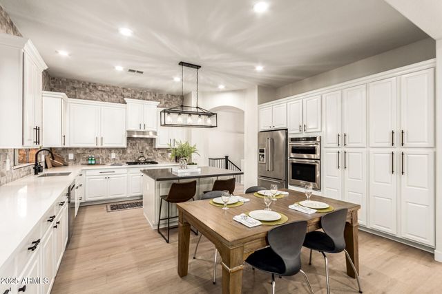 940 W MACAW Drive, Chandler, AZ 85286