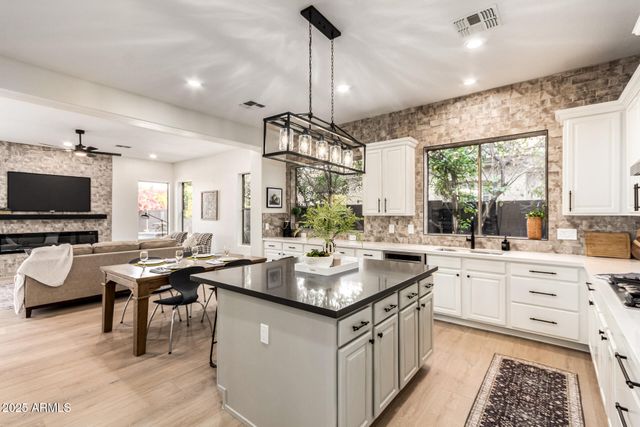 940 W MACAW Drive, Chandler, AZ 85286