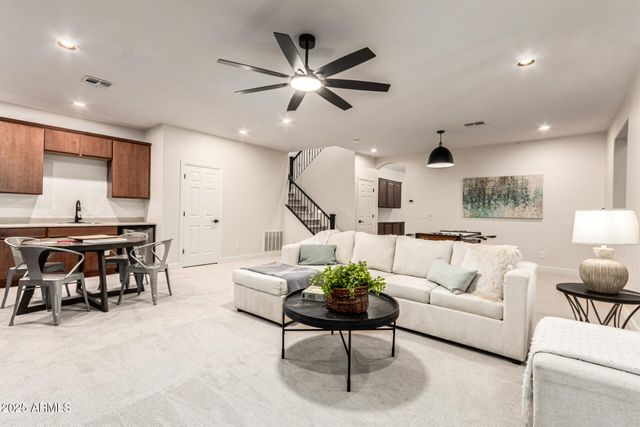 940 W MACAW Drive, Chandler, AZ 85286