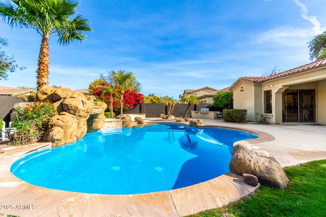 940 W MACAW Drive, Chandler, AZ 85286