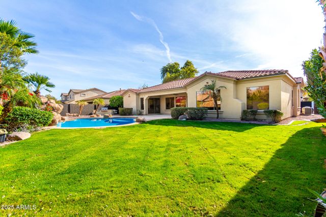 940 W MACAW Drive, Chandler, AZ 85286