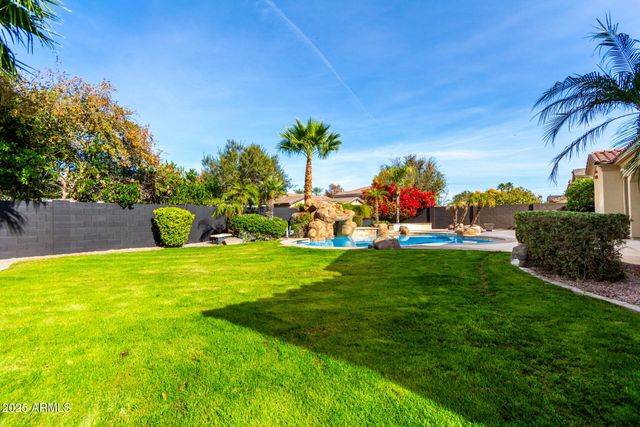 940 W MACAW Drive, Chandler, AZ 85286