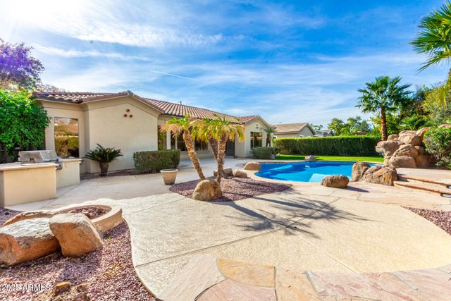 940 W MACAW Drive, Chandler, AZ 85286