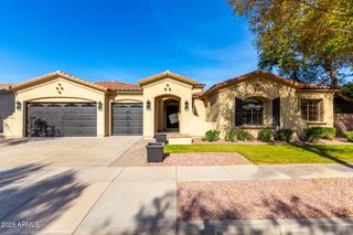 940 W MACAW Drive, Chandler, AZ 85286