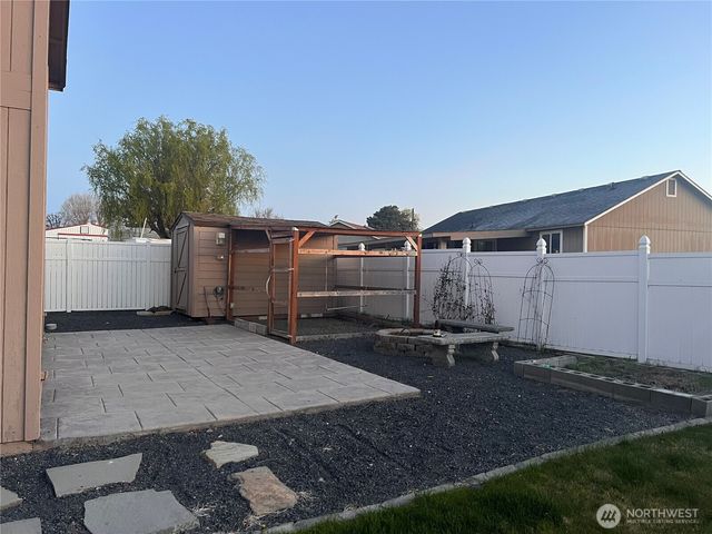 319 N Grape Drive, Moses Lake, WA 98837