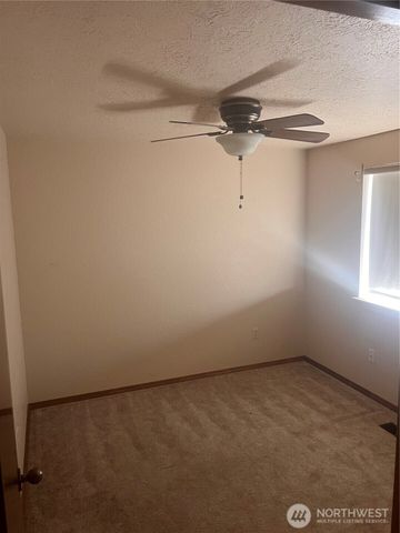 319 N Grape Drive, Moses Lake, WA 98837