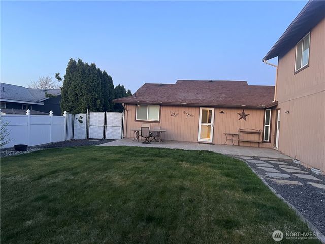 319 N Grape Drive, Moses Lake, WA 98837