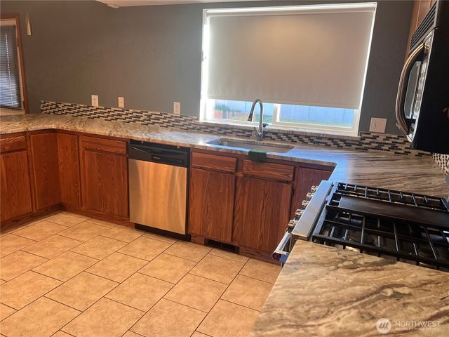 319 N Grape Drive, Moses Lake, WA 98837