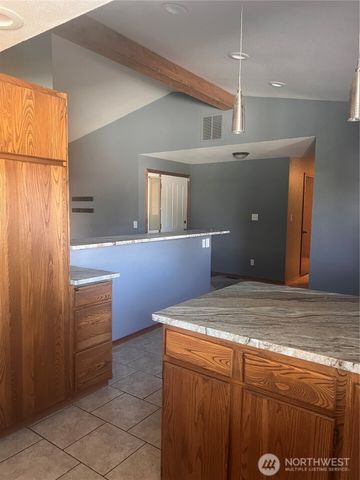 319 N Grape Drive, Moses Lake, WA 98837