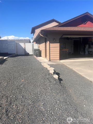 319 N Grape Drive, Moses Lake, WA 98837