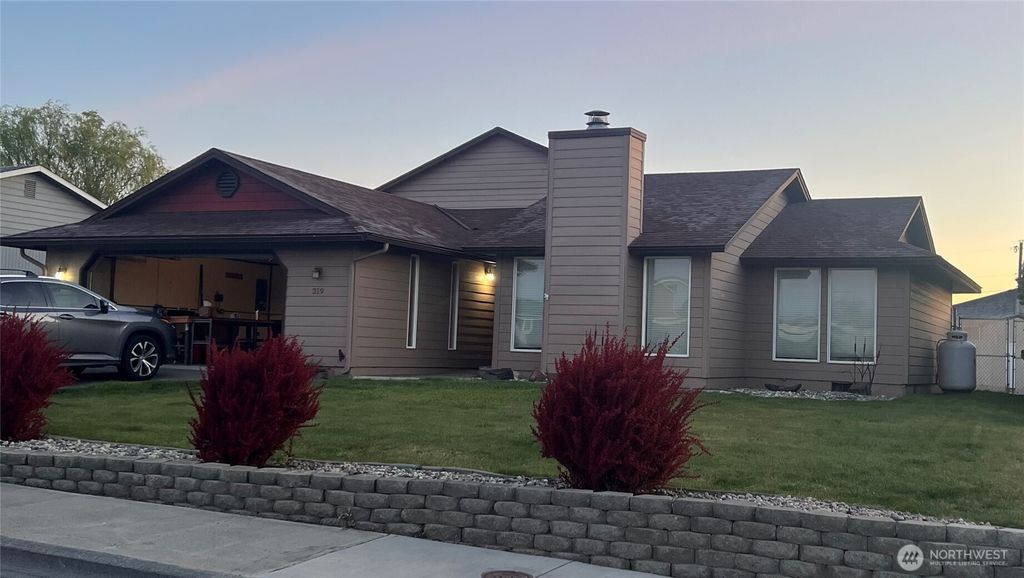 319 N Grape Drive, Moses Lake, WA 98837