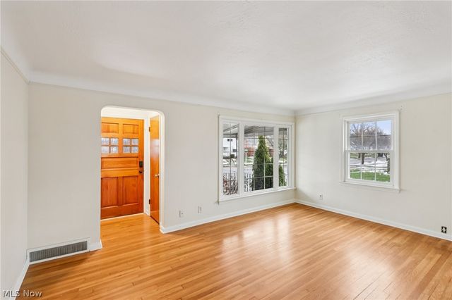 9005 Ansonia Avenue, Brooklyn, OH 44144