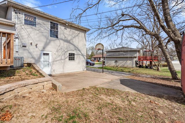 2004 N SOUTHWEST CT, Columbia, MO 65202