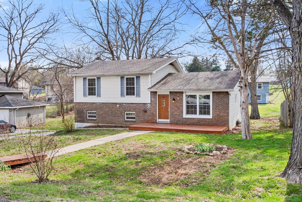 2004 N SOUTHWEST CT, Columbia, MO 65202