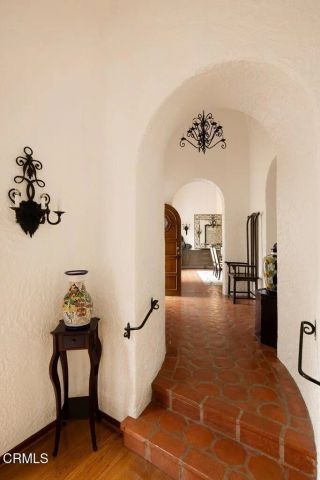 201 La Vereda Road, Pasadena, CA 91105