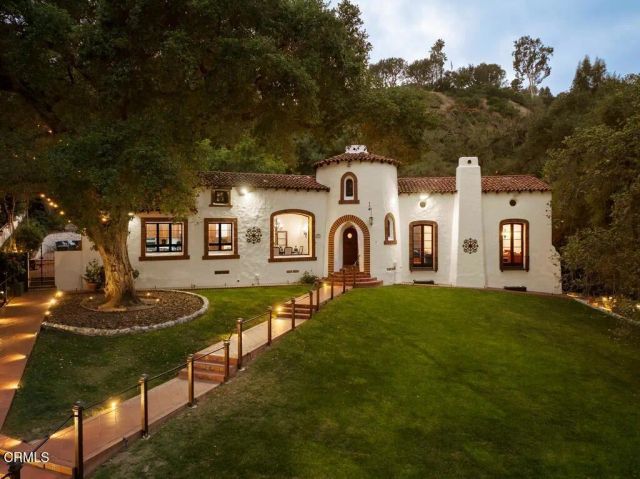201 La Vereda Road, Pasadena, CA 91105
