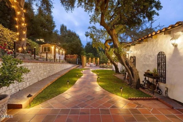 201 La Vereda Road, Pasadena, CA 91105