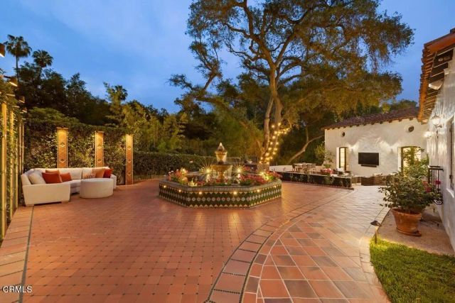 201 La Vereda Road, Pasadena, CA 91105