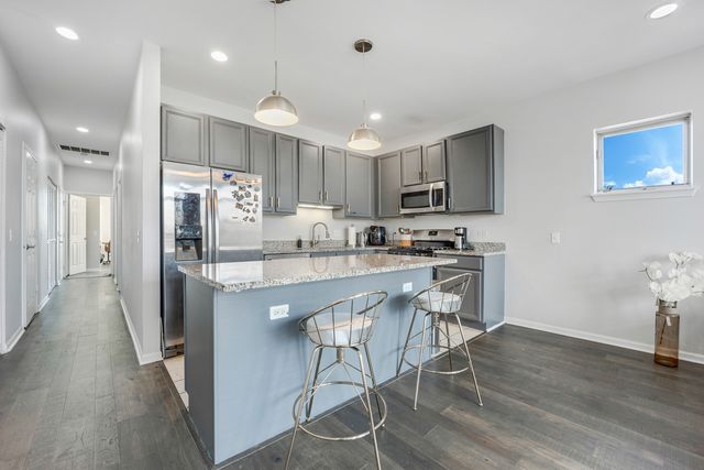 947 W 14th Place 3A, Chicago, IL 60608