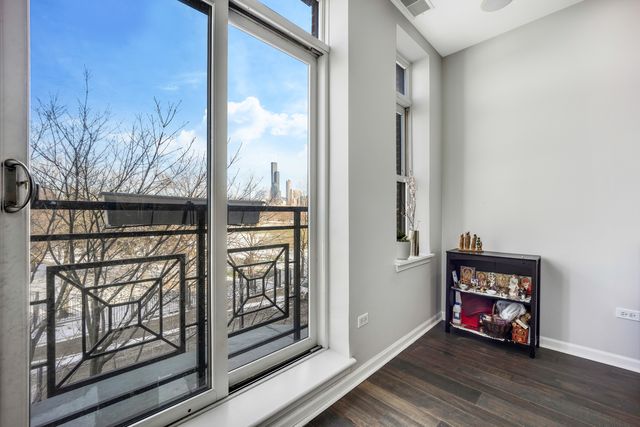 947 W 14th Place 3A, Chicago, IL 60608