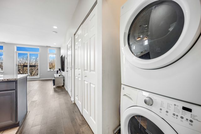 947 W 14th Place 3A, Chicago, IL 60608