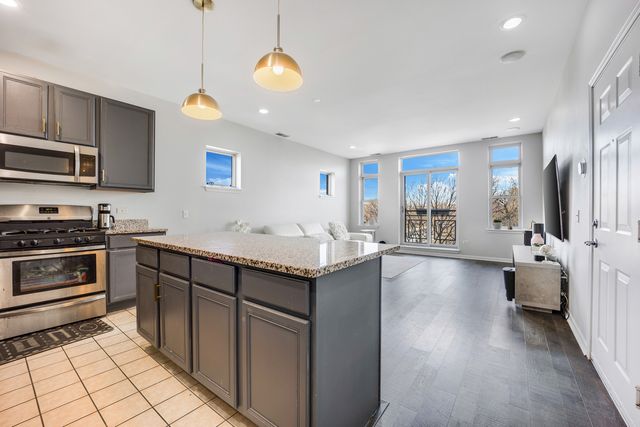 947 W 14th Place 3A, Chicago, IL 60608