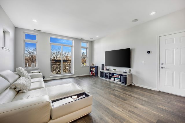 947 W 14th Place 3A, Chicago, IL 60608