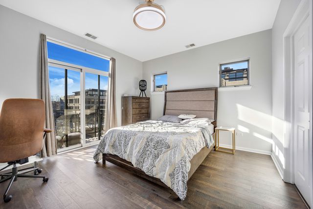 947 W 14th Place 3A, Chicago, IL 60608