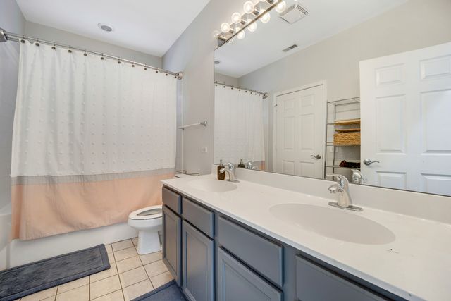 947 W 14th Place 3A, Chicago, IL 60608