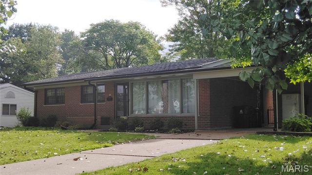 2 Saint Rose Court, Florissant, MO 63031