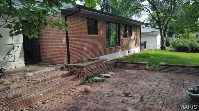 2 Saint Rose Court, Florissant, MO 63031