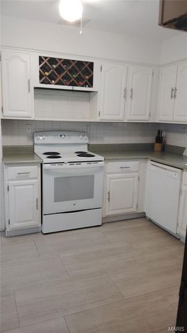 2 Saint Rose Court, Florissant, MO 63031