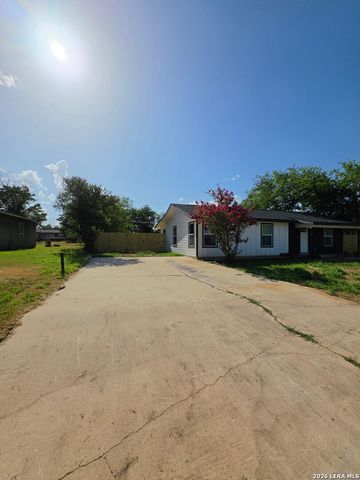 925 COLEMAN ST, Poteet, TX 78065