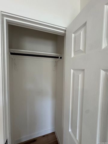 925 COLEMAN ST, Poteet, TX 78065