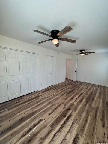 925 COLEMAN ST, Poteet, TX 78065
