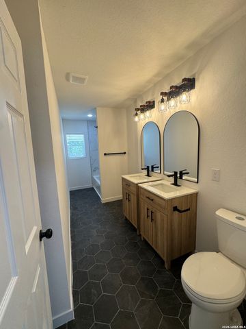 925 COLEMAN ST, Poteet, TX 78065