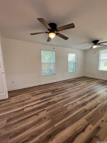 925 COLEMAN ST, Poteet, TX 78065
