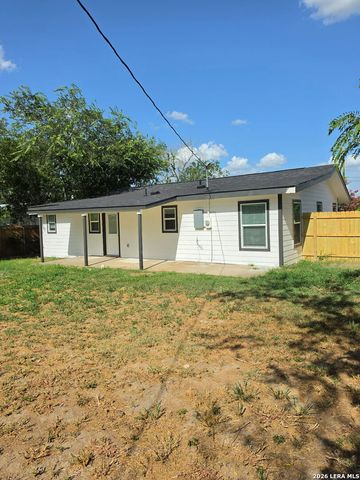 925 COLEMAN ST, Poteet, TX 78065
