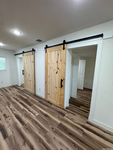 925 COLEMAN ST, Poteet, TX 78065