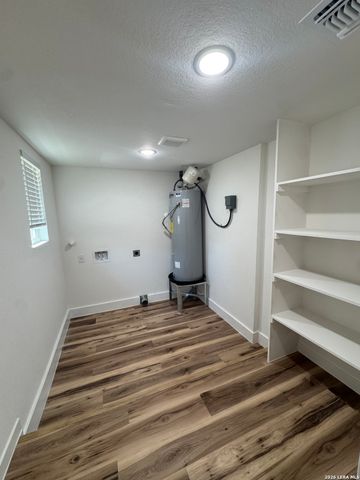 925 COLEMAN ST, Poteet, TX 78065